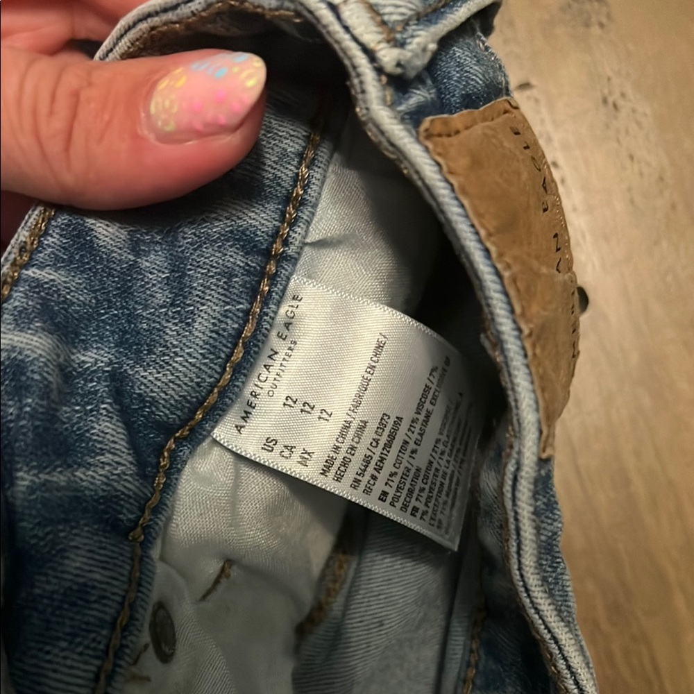 American Eagle Outfitters Light Blue Denim Shorts - Picture 3 of 3